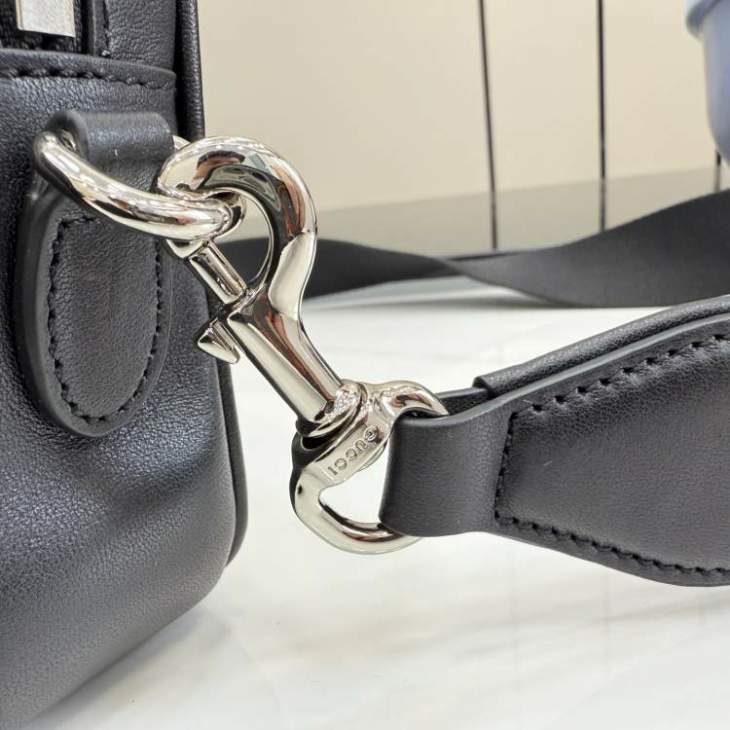 Picture of Gucci Mens Bags _SKUfw233563747fw